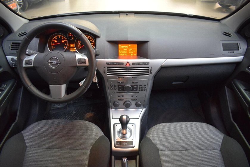 Опель Астра h 1.8 автомат седан