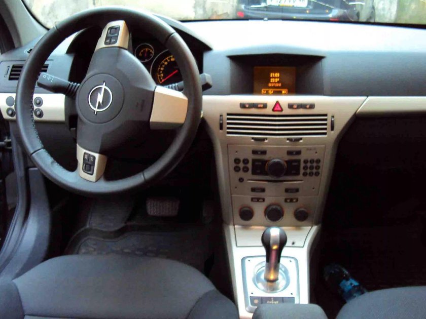 Опель Астра 2008 салон