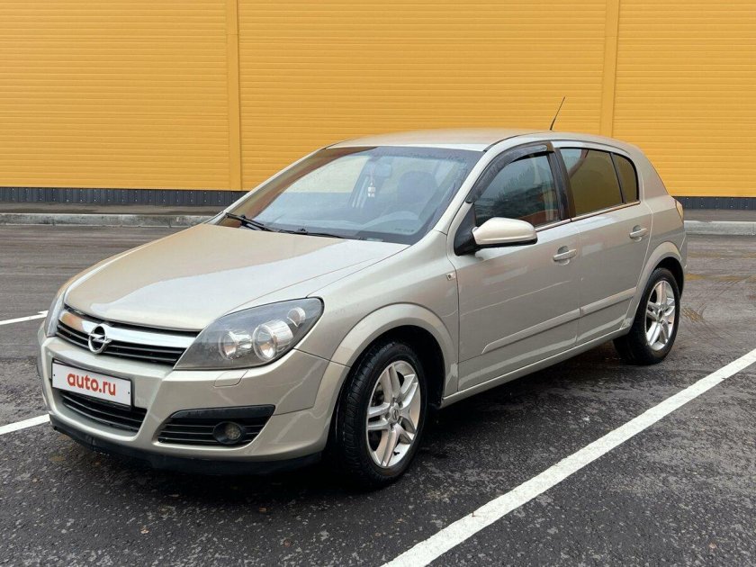 Бежевый Опель Вектра