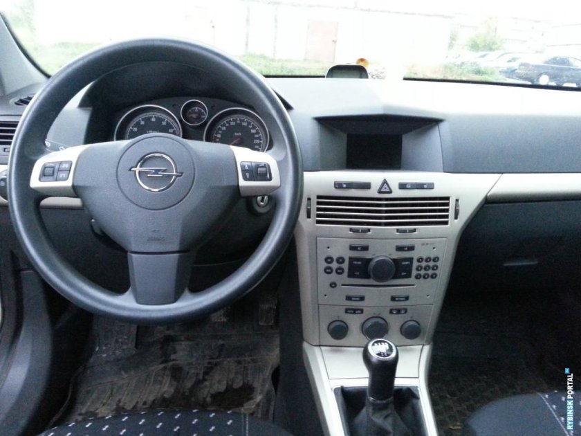 Опель Астра седан 2008 салон