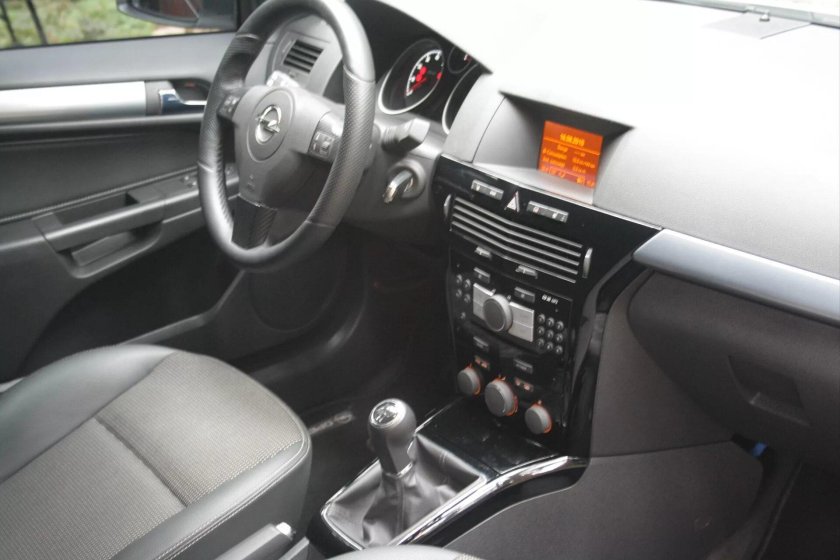 Opel Astra 2008 салон