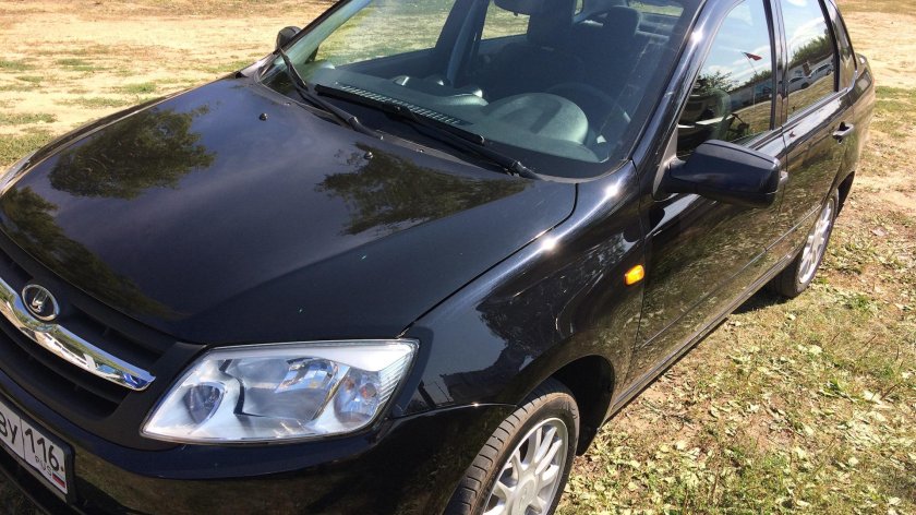 Лада Гранта сине-черный цвет 2013