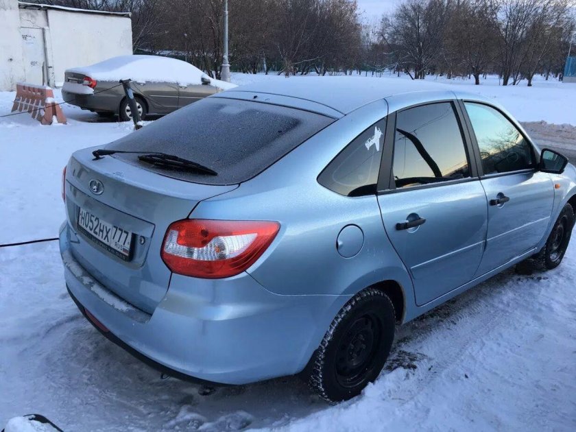 Лада Гранта лифтбек ледяной