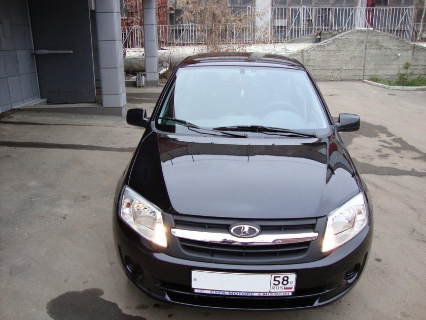 Лада Гранта цвет пантера 672