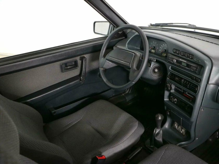 ВАЗ-2113 хэтчбек салон