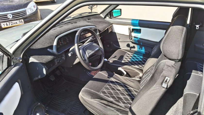 ВАЗ-2113 хэтчбек салон