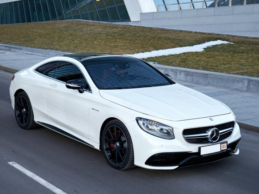 Mercedes Benz s63 AMG Coupe белый