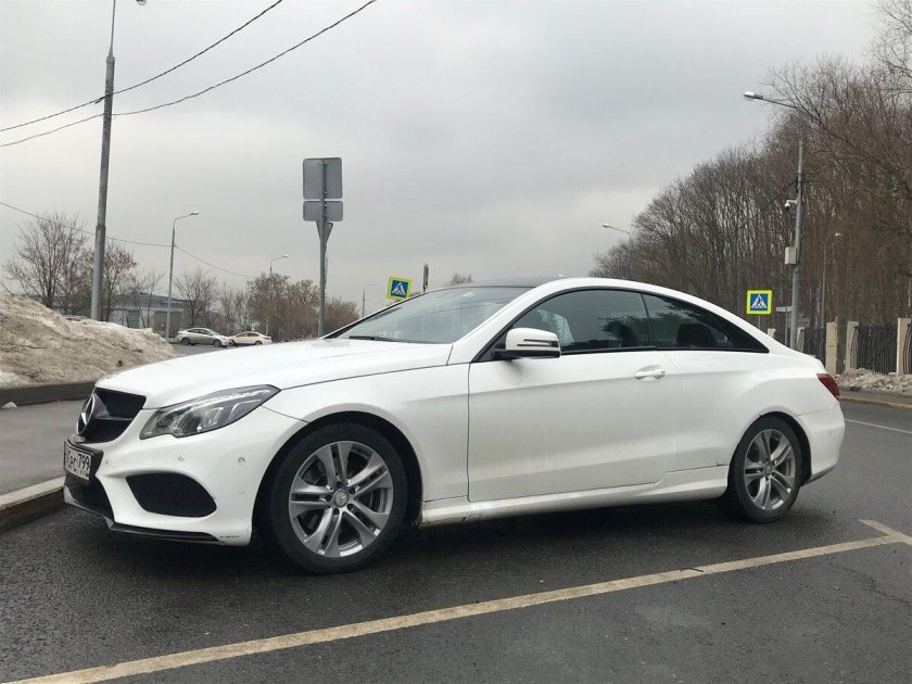 Мерседес бенц е 200 купе белый