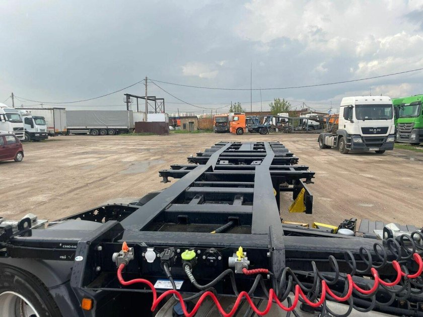 Контейнеровоз полуприцеп интерприцеп