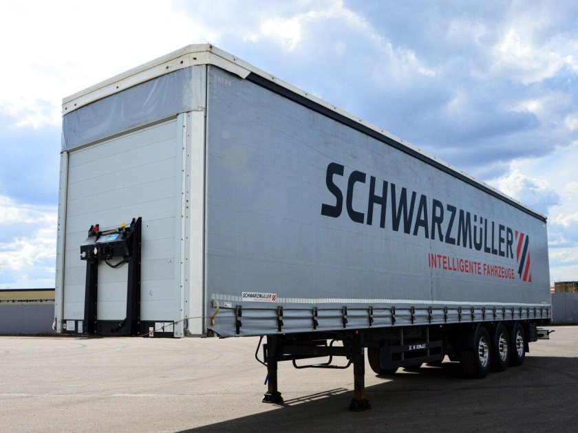 Шторный полуприцеп Шварцмюллер