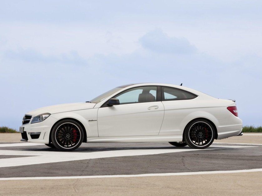 Мерседес-Бенц c63 AMG