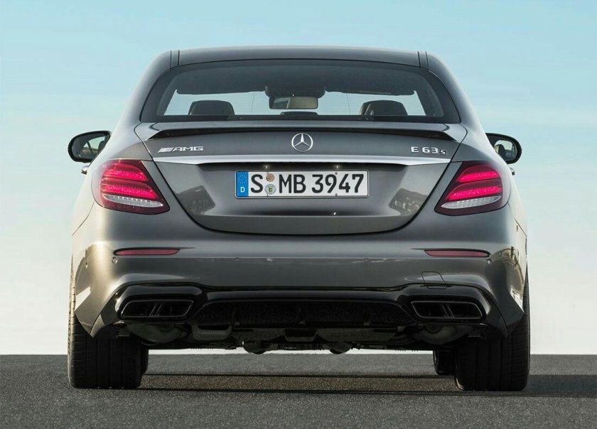 Mercedes Benz e63s AMG