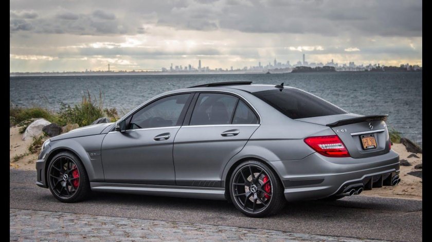 Мерседес-Бенц c63 AMG