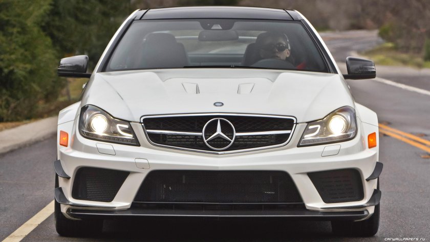 Мерседес-Бенц c63 AMG