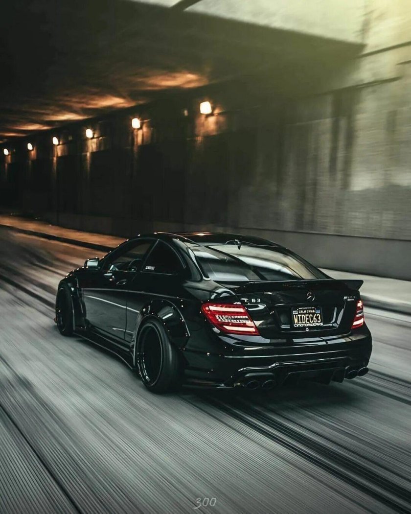 Мерседес-Бенц c63 AMG