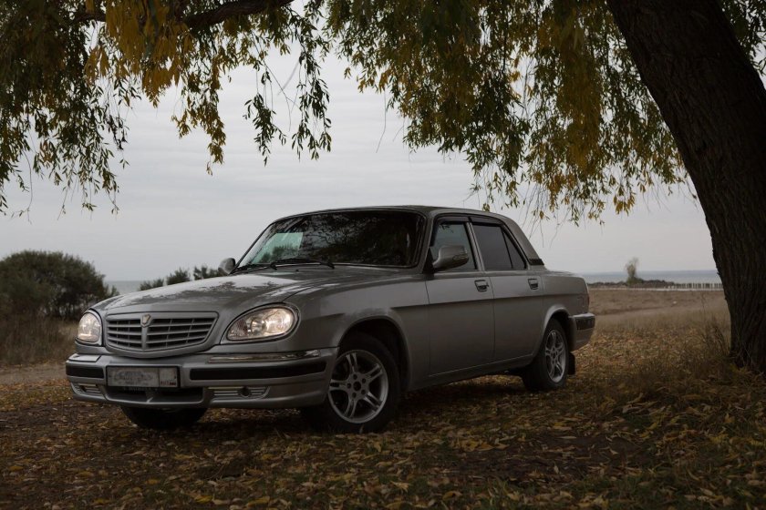 Автомобиль Волга 31105