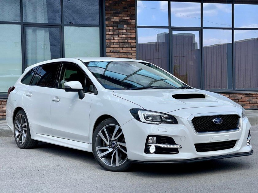 Субару Леворг белый