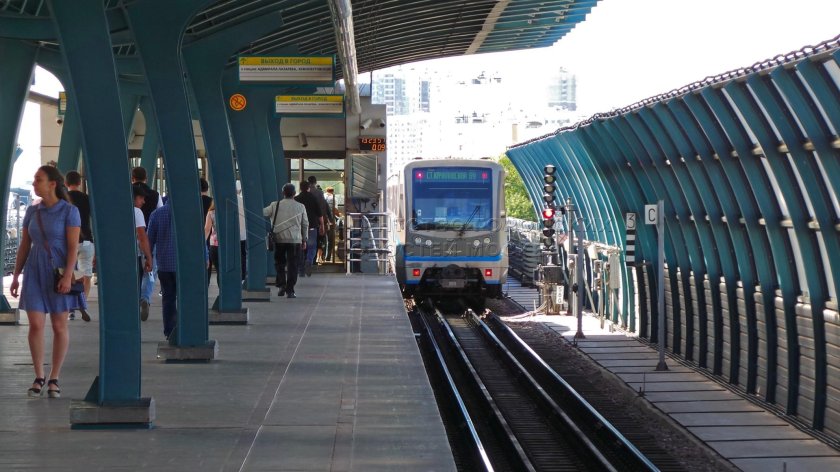 Поезда на Бутовской линии метро