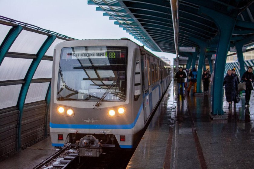 Метропоезд Москва