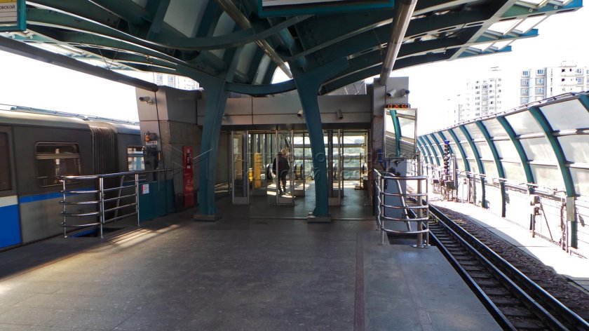 Станция метро Адмирала Ушакова