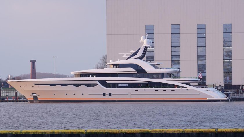 Суперяхта CRN 125 J Ade