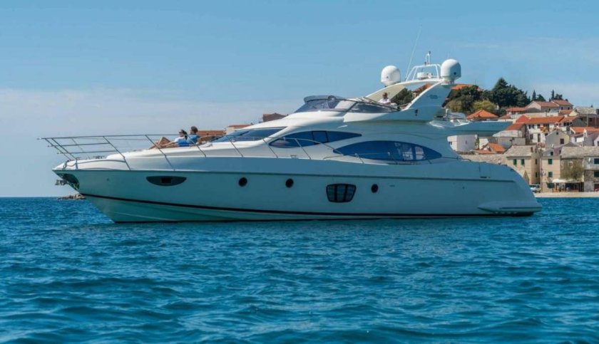 Моторная яхта azimut 98