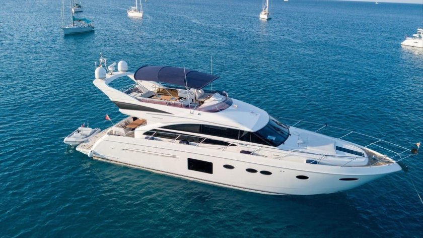 Яхта Princess 64