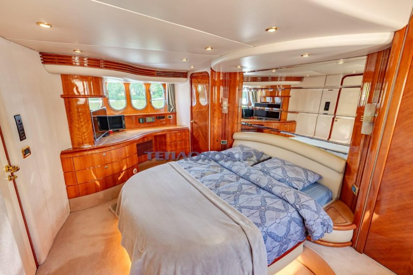 Яхта в москве