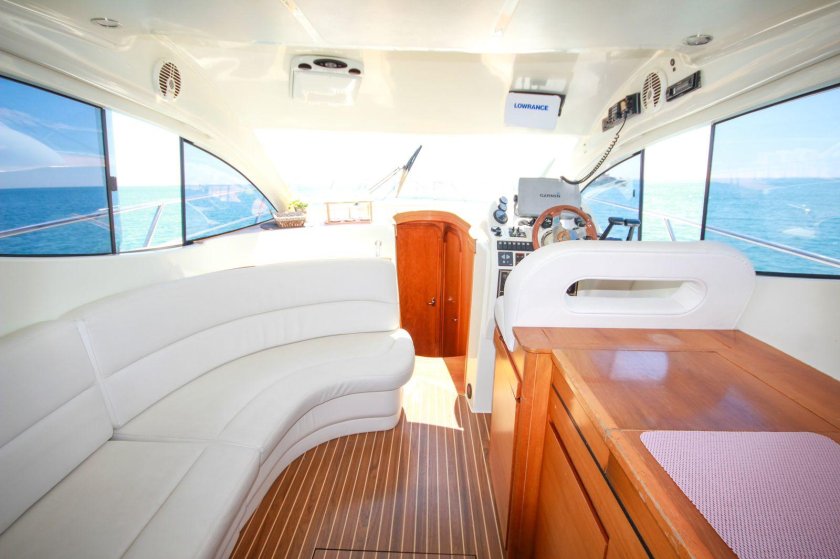 Катер моторный