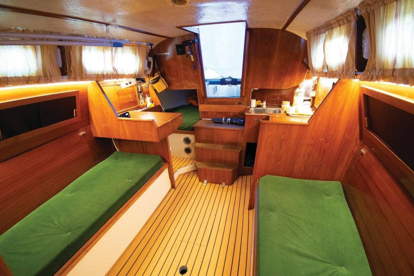 Парусная яхта