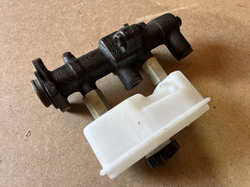 Цилиндр тормозной главный газ 3307