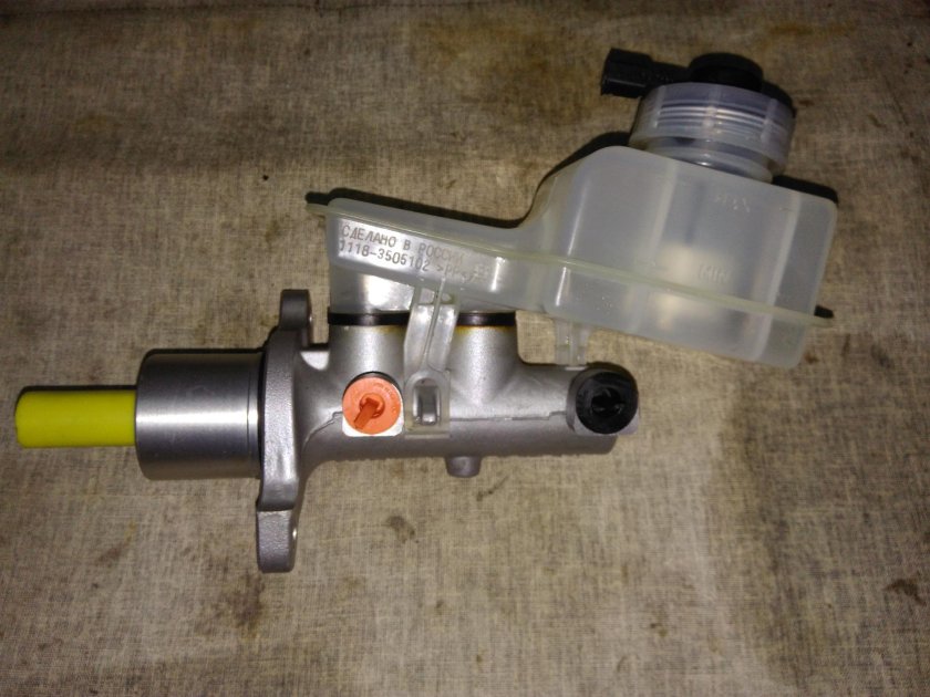 Главный тормозной цилиндр Lada Kalina 1