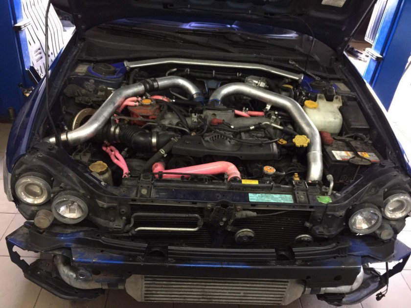 Фронтальный интеркулер Субару Импреза