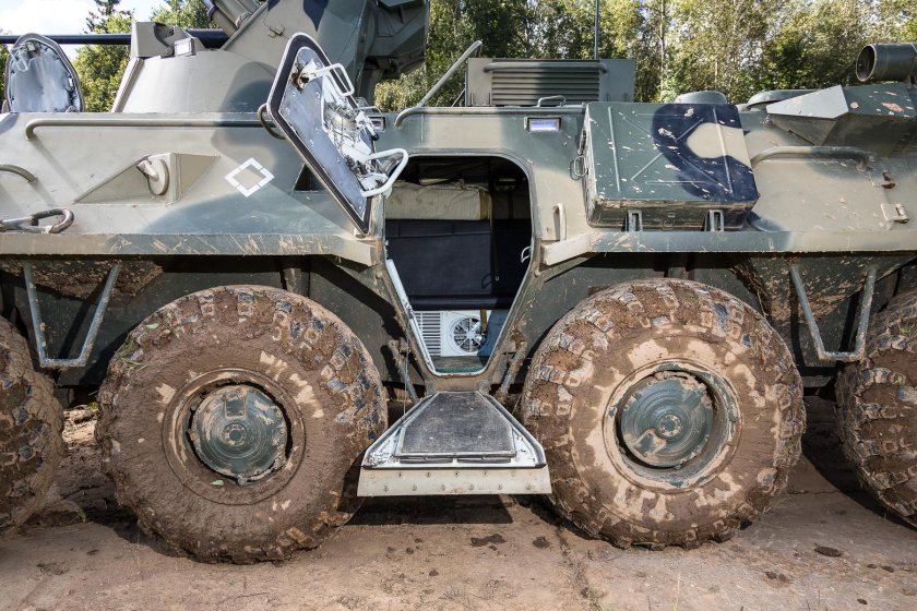 БТР 80 десантный люк