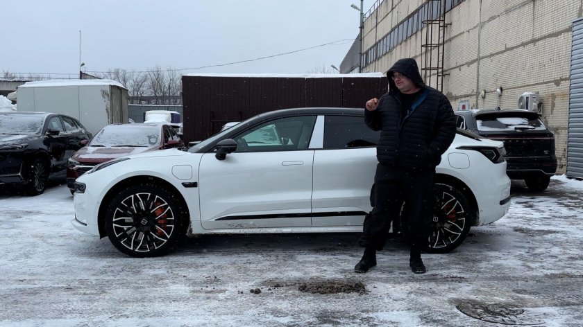 Электрокар zeekr 001