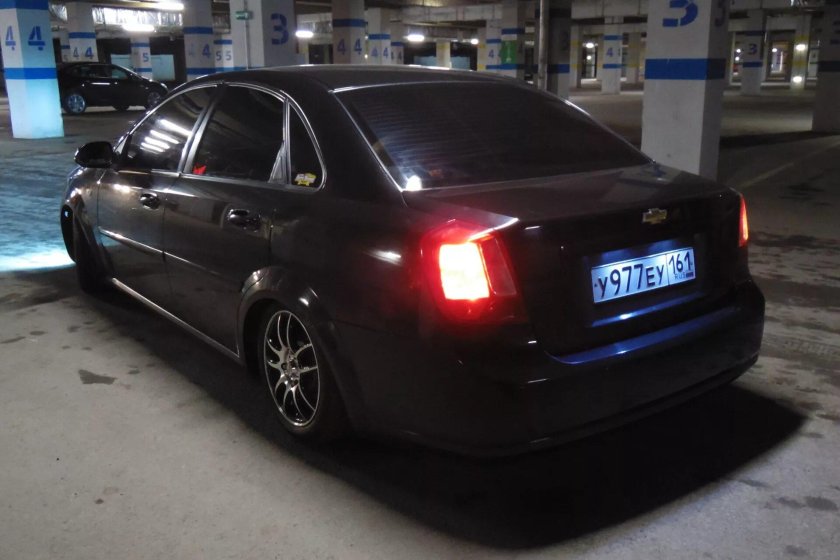 Черная Лачетти седан на 17 дисках