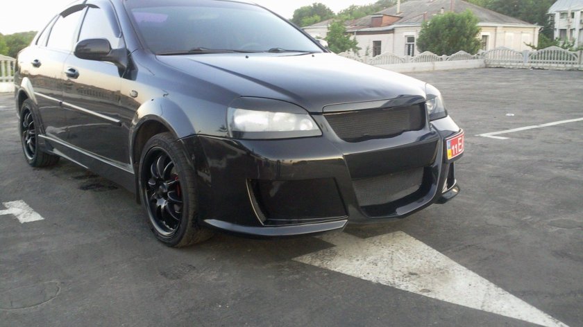 Шевроле Лачетти седан черный в обвесе