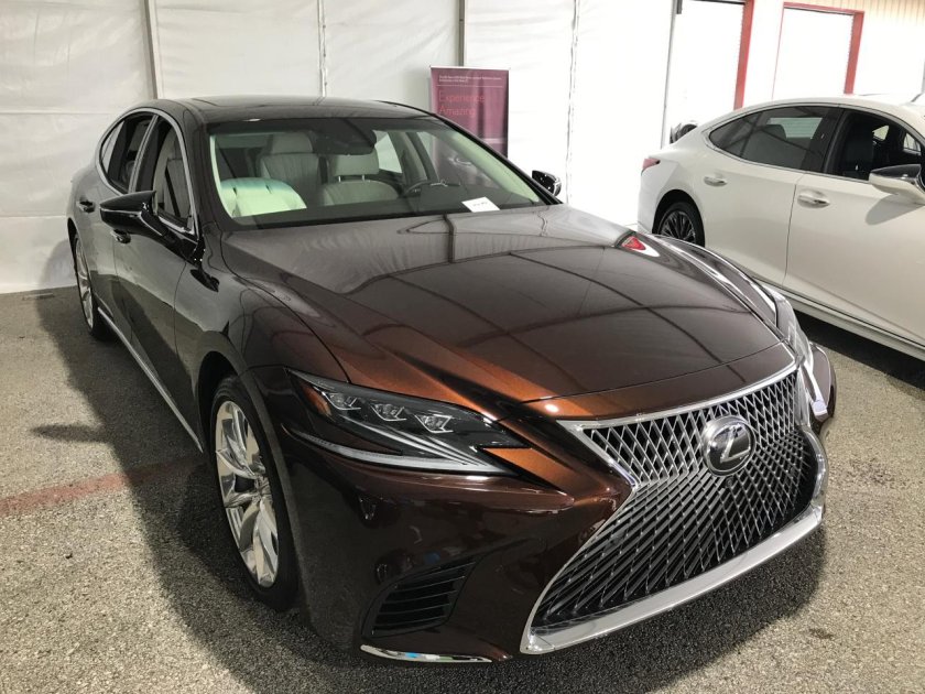 4v3 цвет Лексус