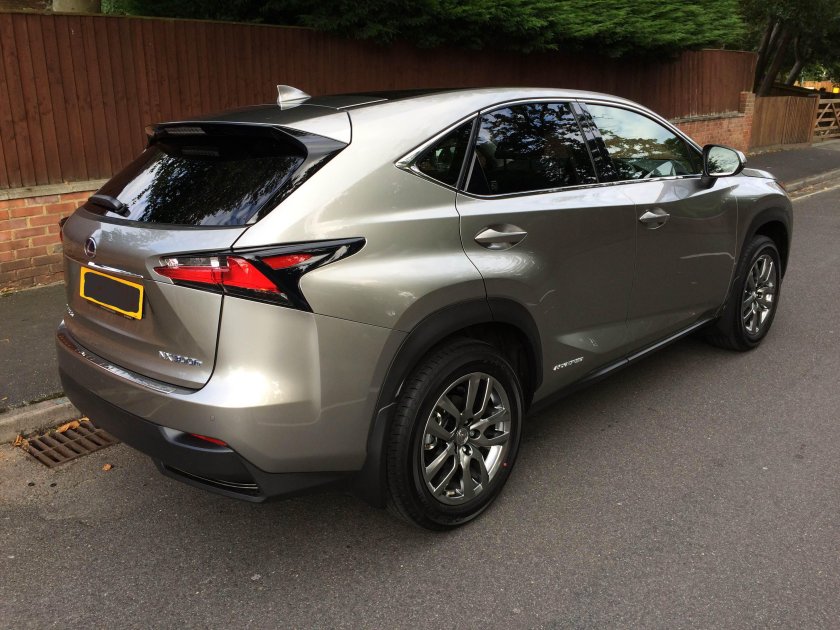 Лексус NX серебристый металлик