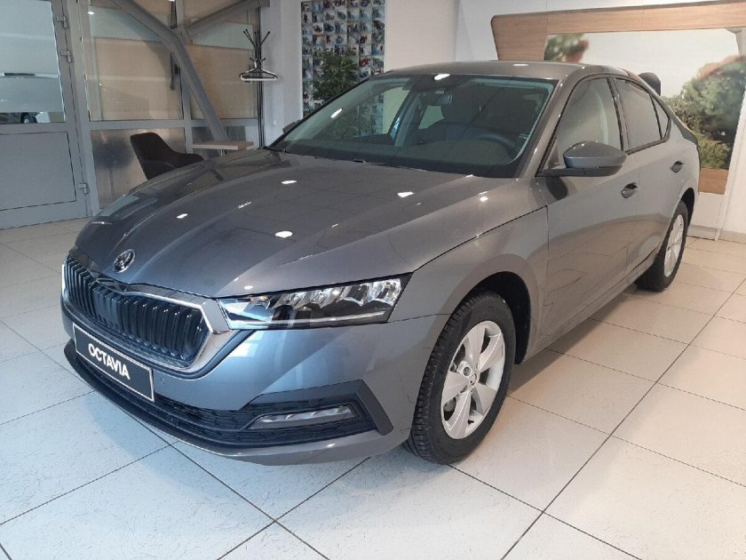 Skoda Octavia 2021 серый металлик