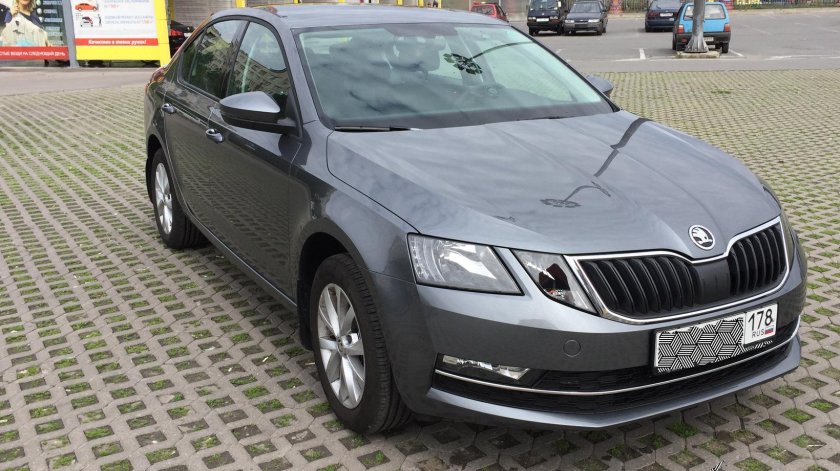 Шкода а7 серая