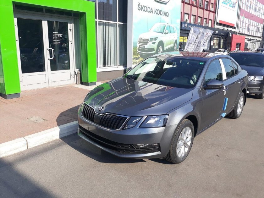 Шкода Октавия серая