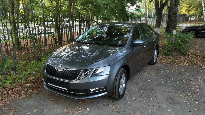 Шкода Октавия серая