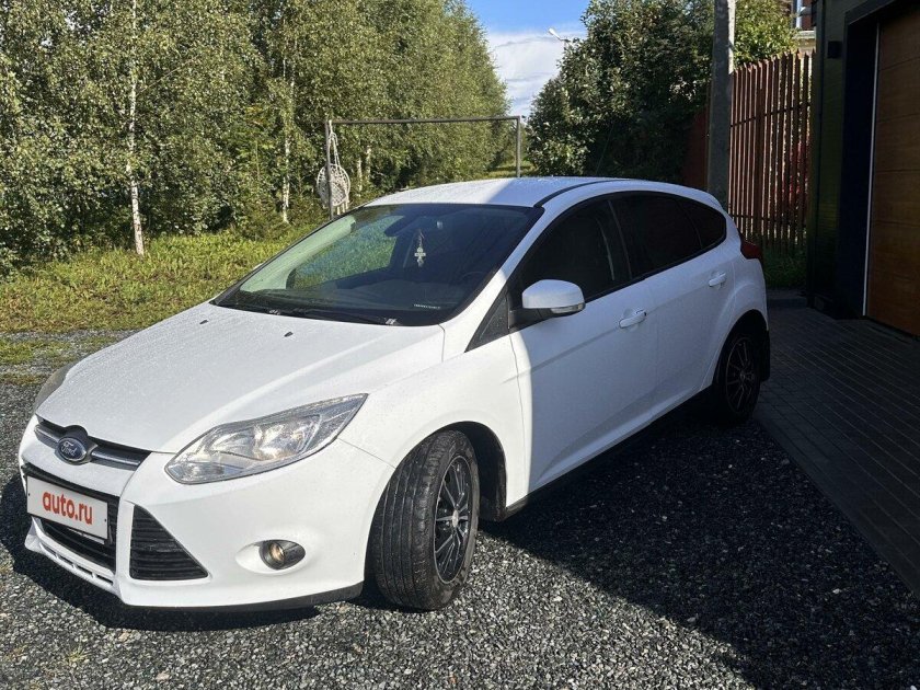 Ford focus 2012 седан белый