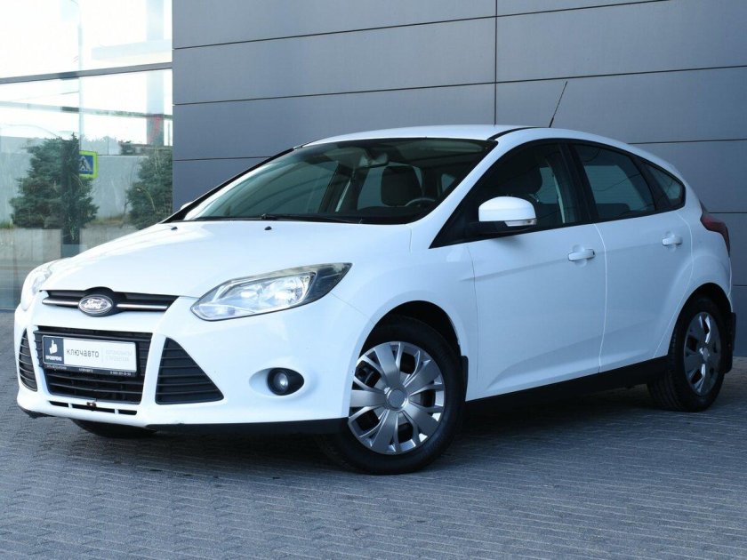 Ford focus 2013 седан белый