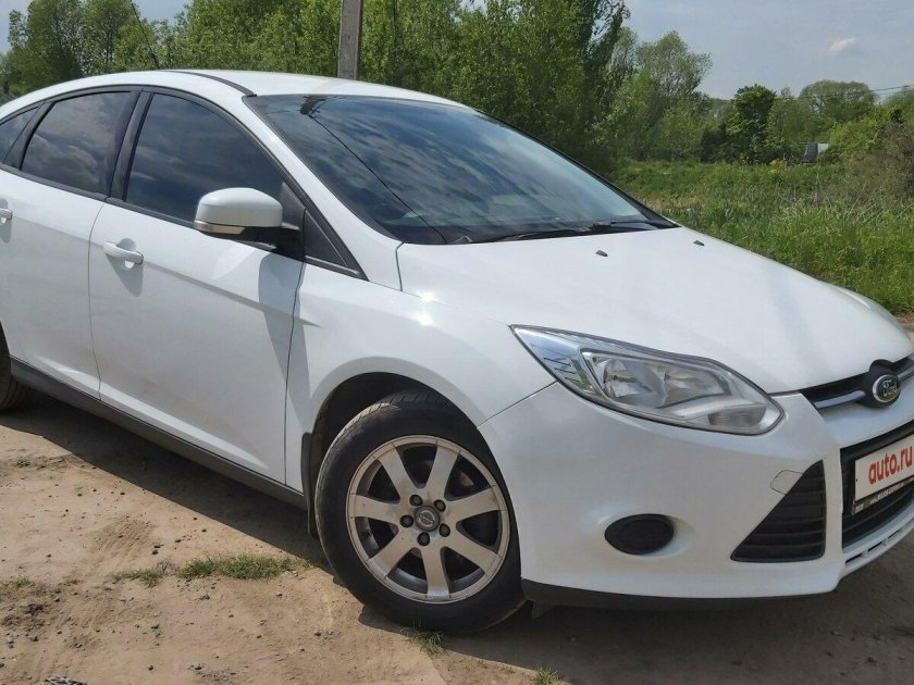 Белый форд фокус