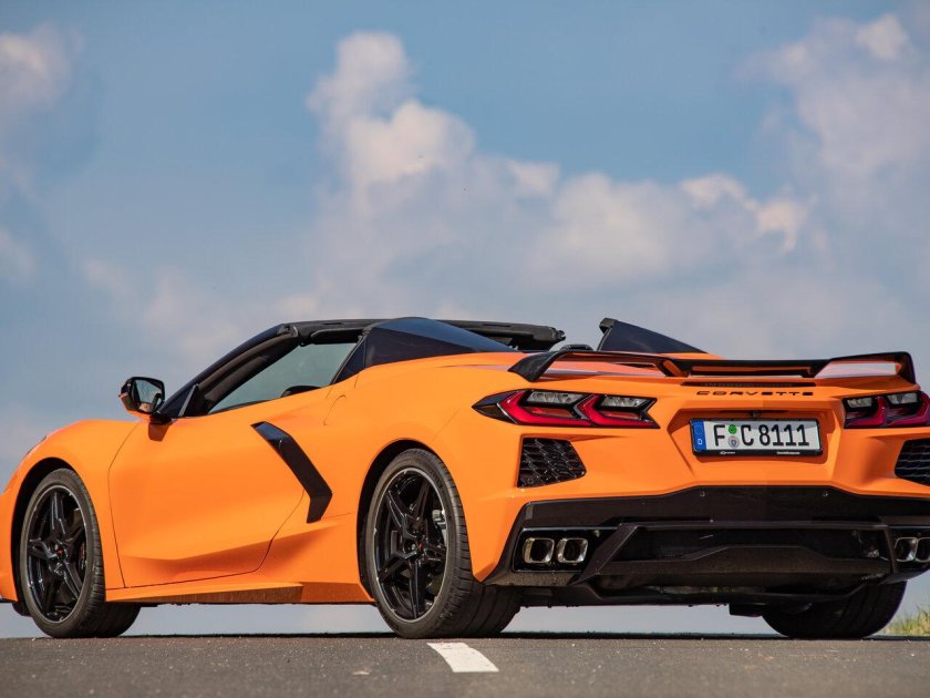 Шевроле Корвет 2021