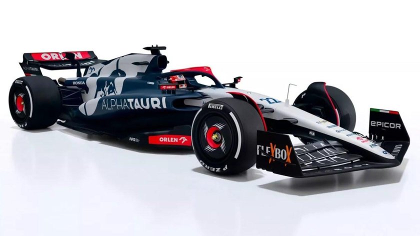 Болид макларен 2023