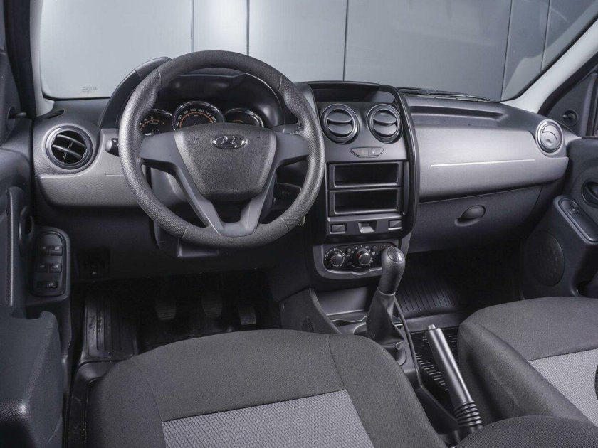 Белая лада ларгус