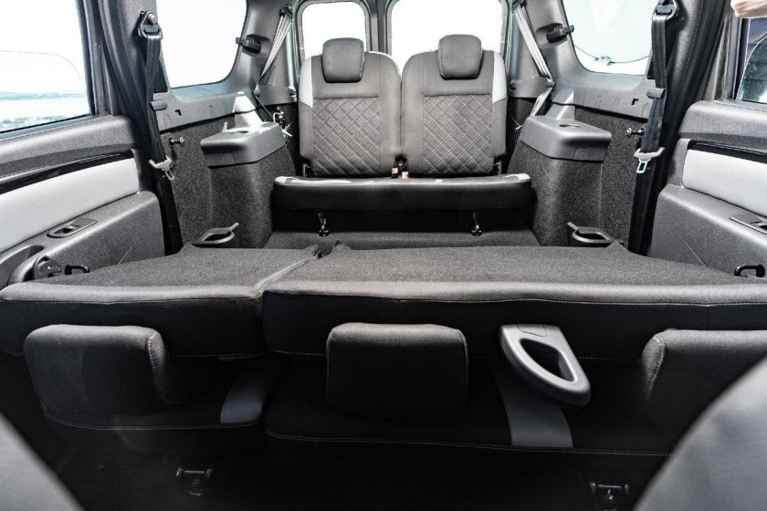 Лада Ларгус 2022 салон